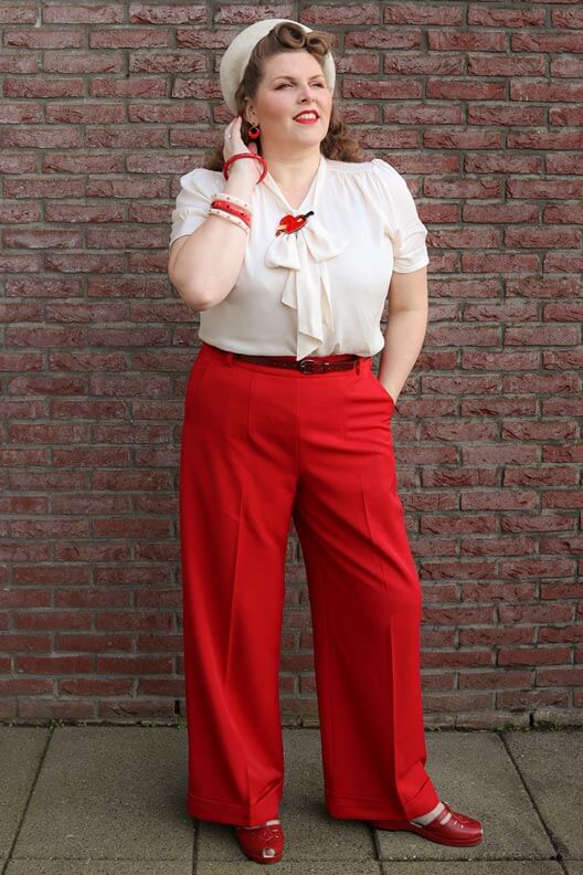 1940s and 50s Style Short Sleeve Pussy Bow Blouse In Ivory